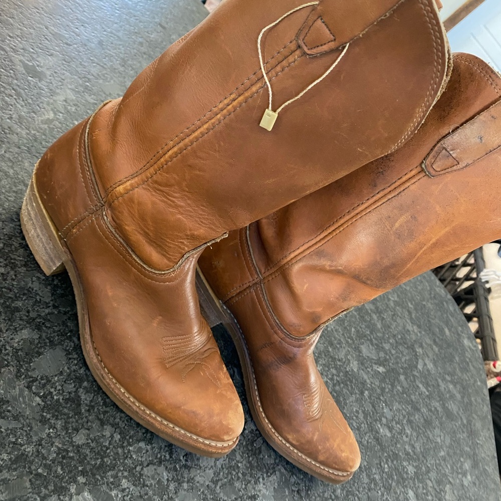 Tag still on vintage aged Durango leather boots 9